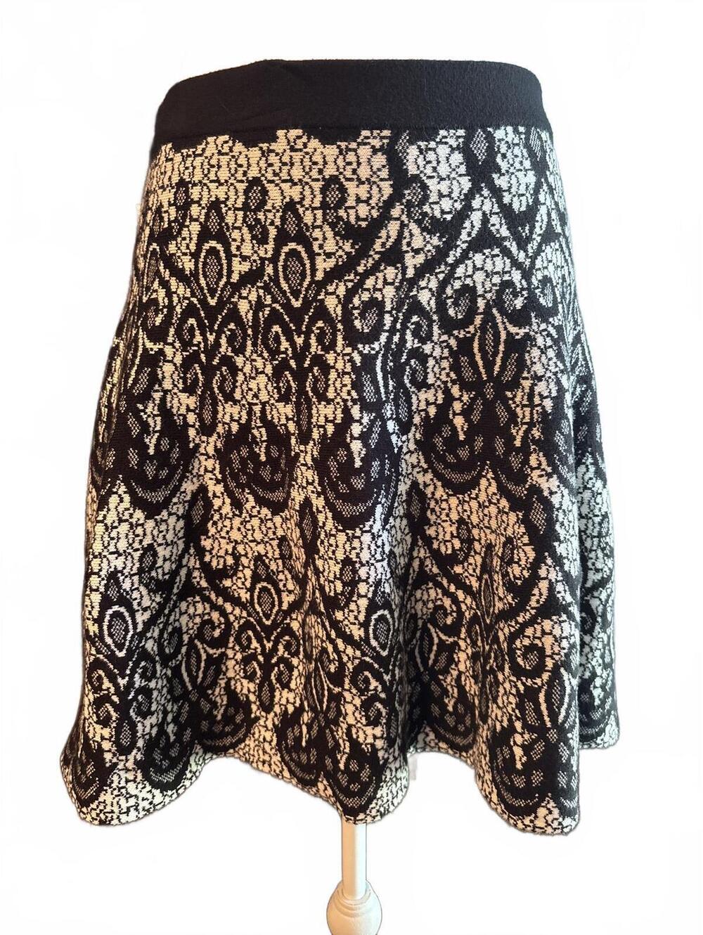 Cynthia Rowley Cotton Blend Cozy Stretch Knit Lace Print Mini Skirt M